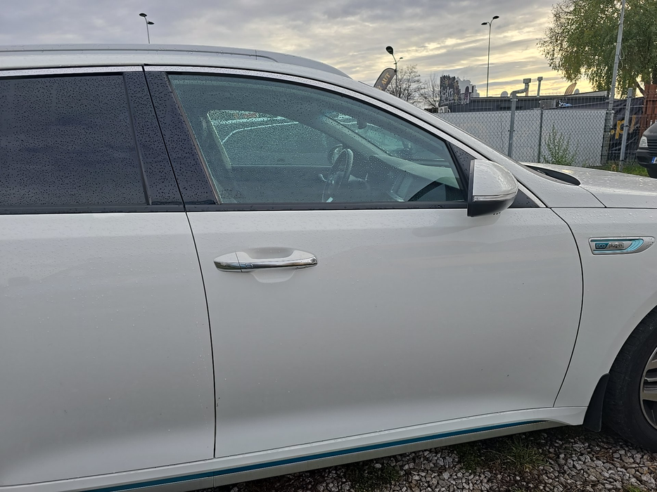 Zdjęcie drzwi przednich prawych wraz z szybą