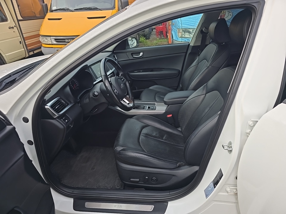 Zdjęcie wnętrza od kierowcy, przód