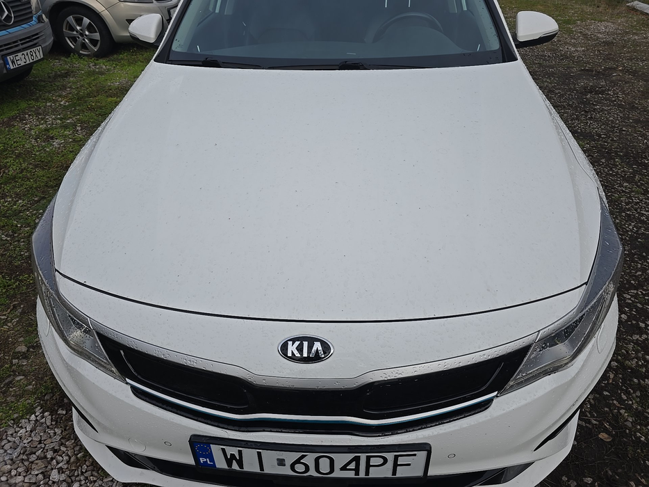 Zdjęcie pokrywy komory silnika