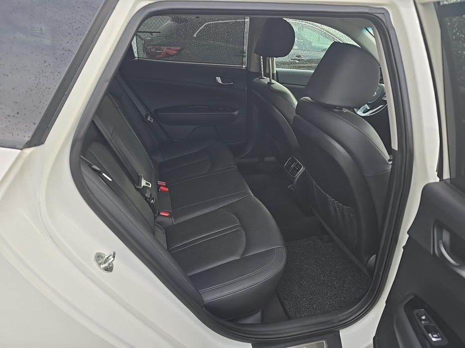 Zdjęcie wnętrza od pasażera, tył