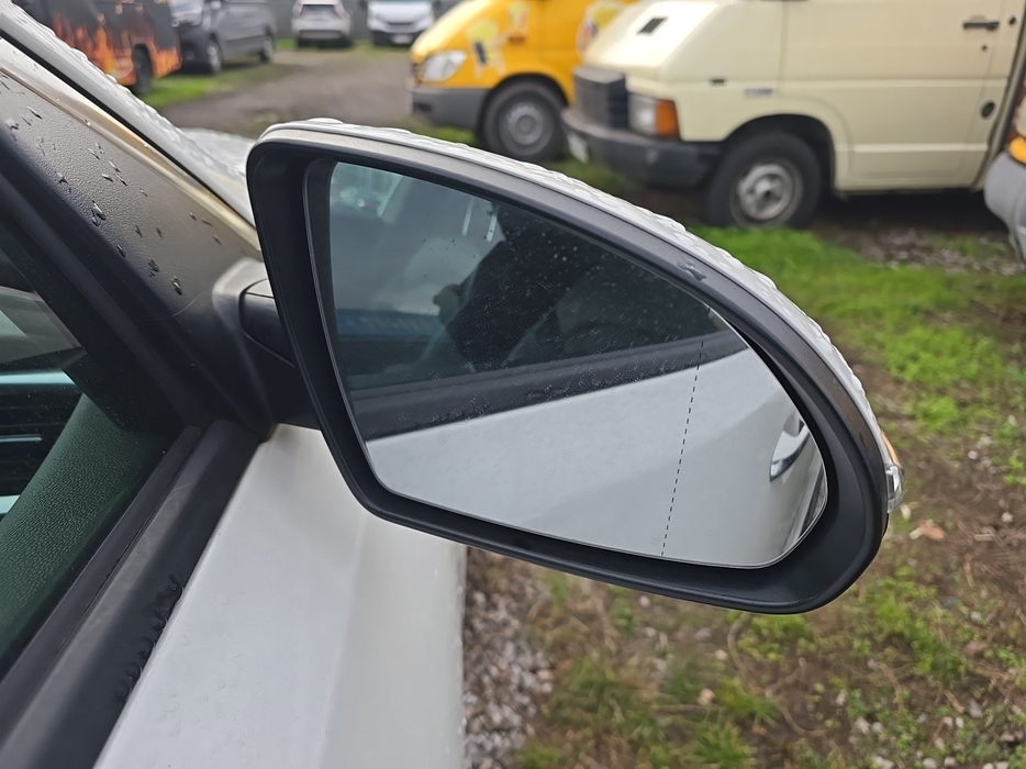 Zdjęcie zwierciadła lusterka prawego