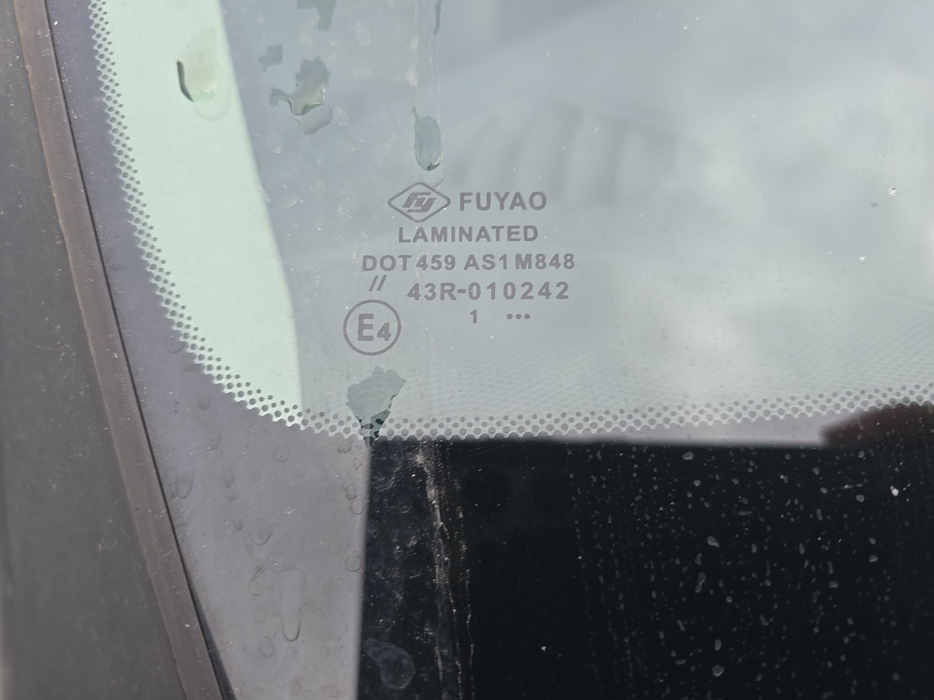 Zdjęcie szyby czołowej - zdjęcie uszkodzeń