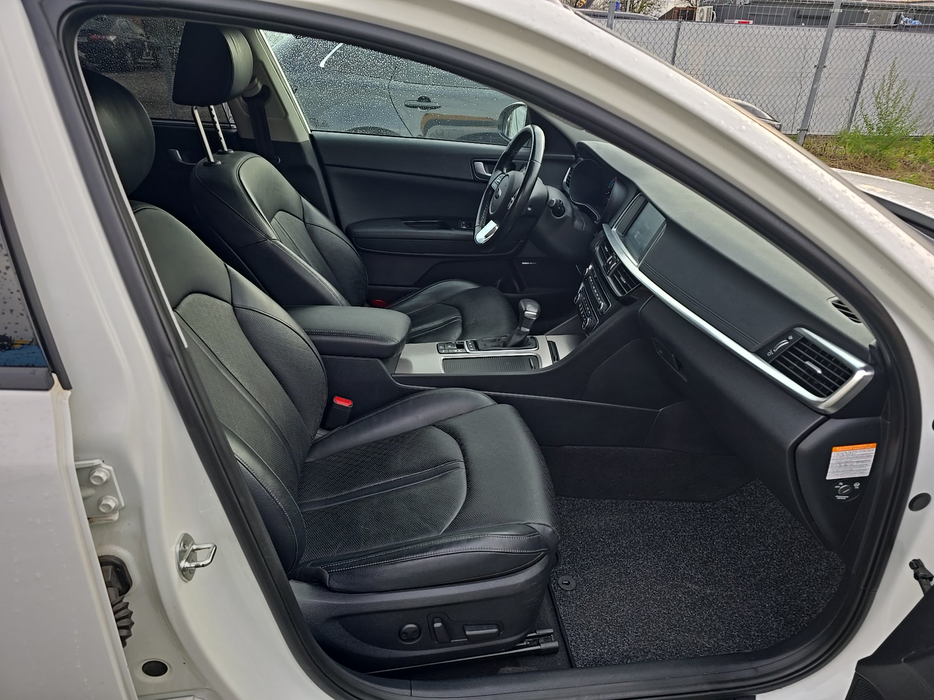 Zdjęcie wnętrza od pasażera, przód