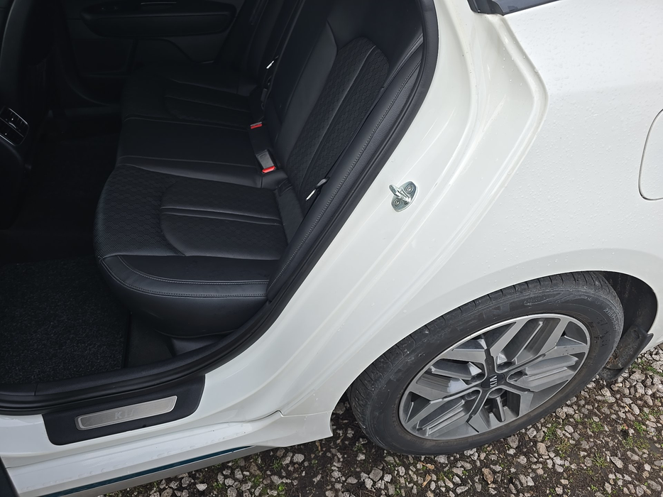 Zdjęcie słupka C lewego