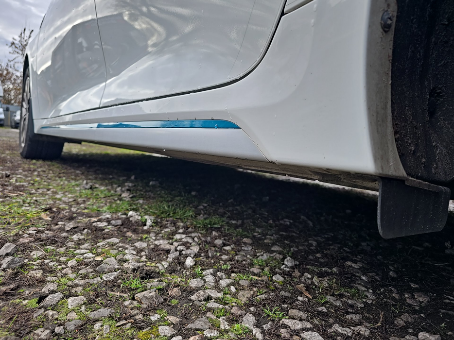 Zdjęcie progu tylnego lewego od dołu po przekątnej