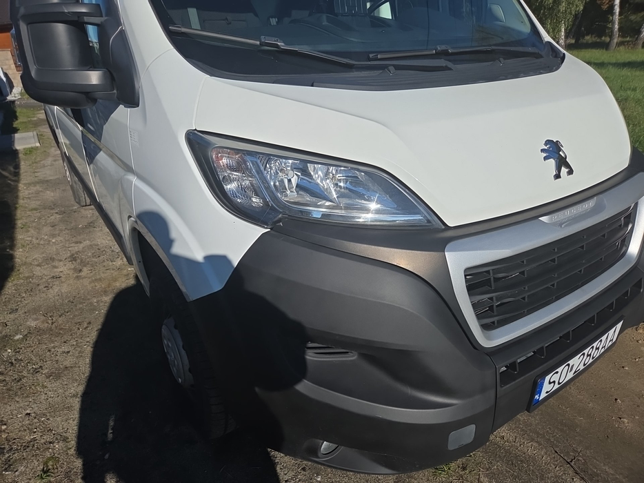Zdjęcie oświetlenia przedniego górnego i dolnego prawego