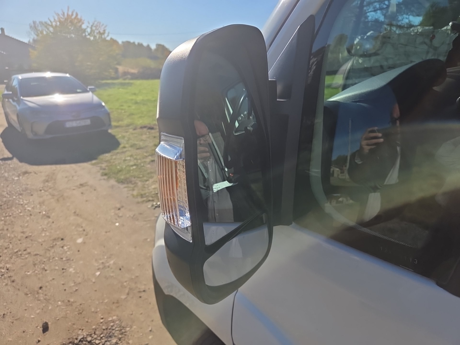 Zdjęcie zwierciadła lusterka lewego