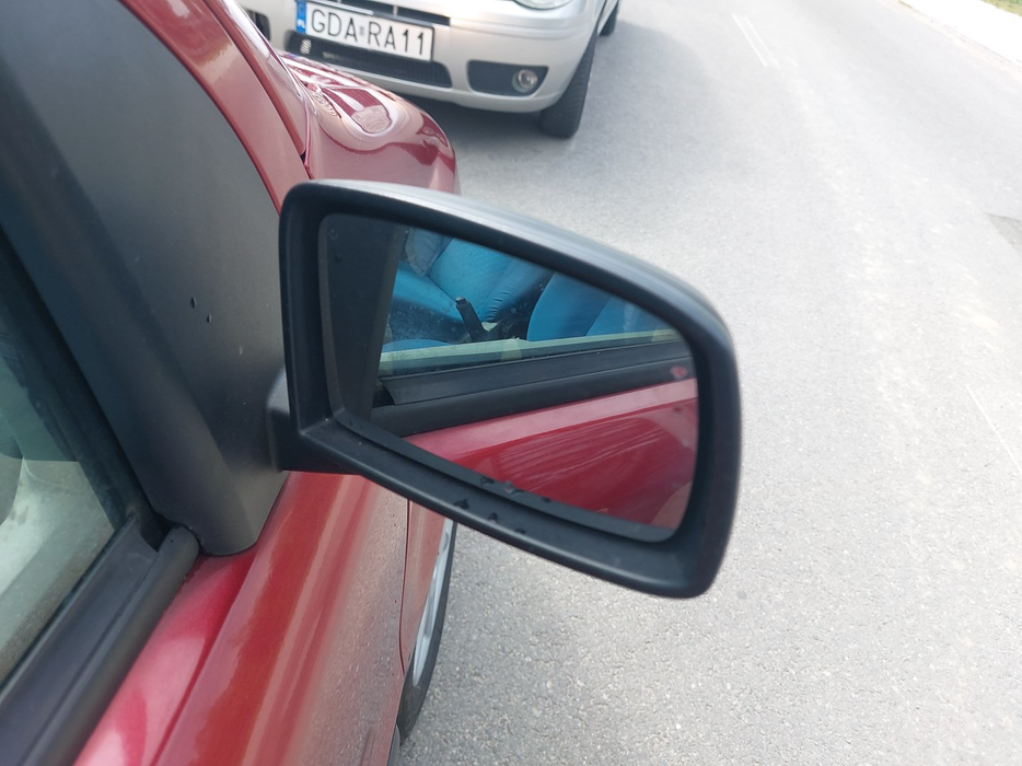 Zdjęcie zwierciadła lusterka prawego