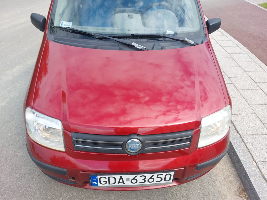 Zdjęcie pokrywy komory silnika
