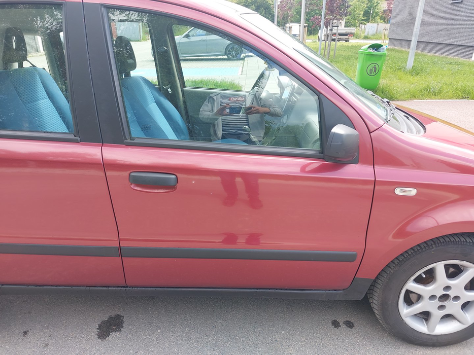Zdjęcie drzwi przednich prawych wraz z szybą