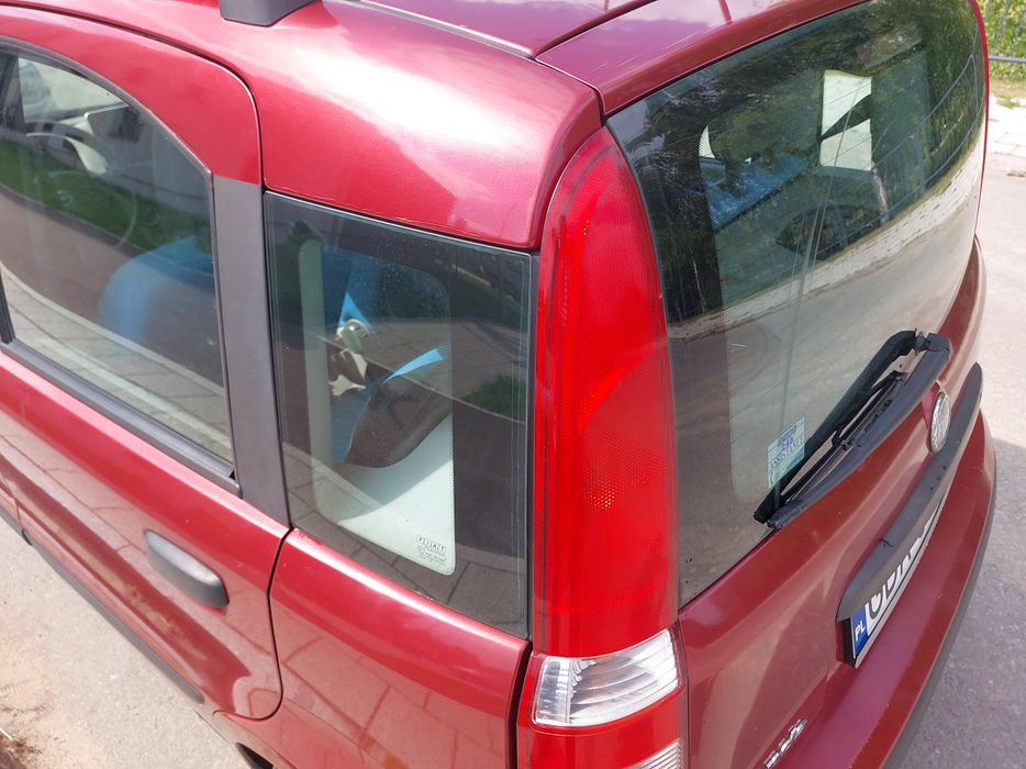 Zdjęcie słupka C lewego