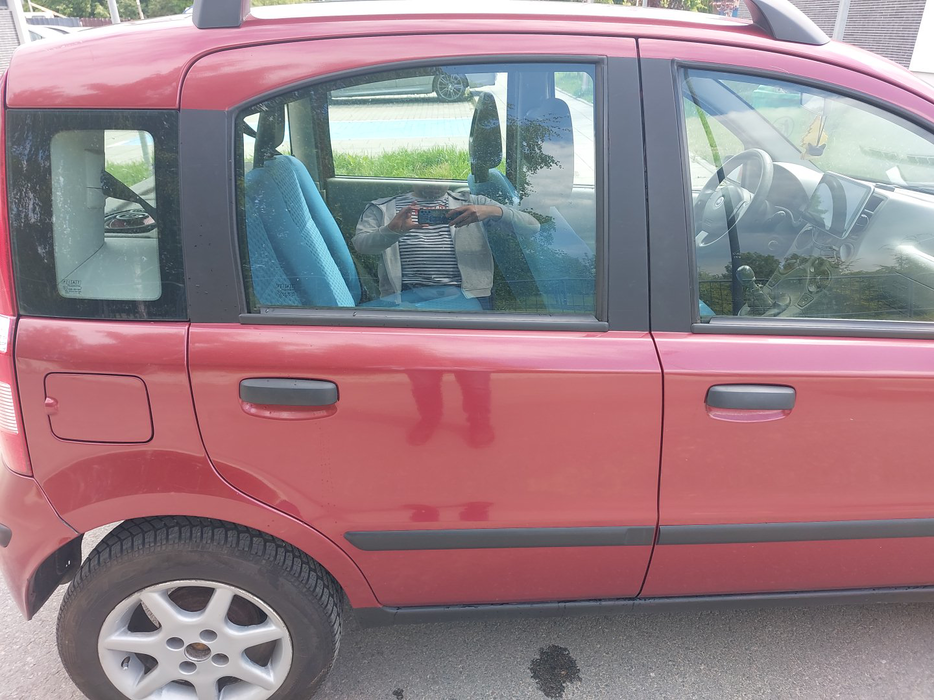 Zdjęcie drzwi tylnych prawych wraz z szybą