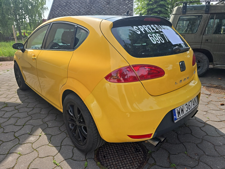 Zdjęcie po ukosie, lewy tył