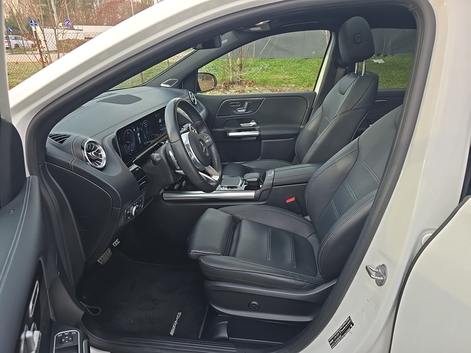 Zdjęcie wnętrza od kierowcy, przód