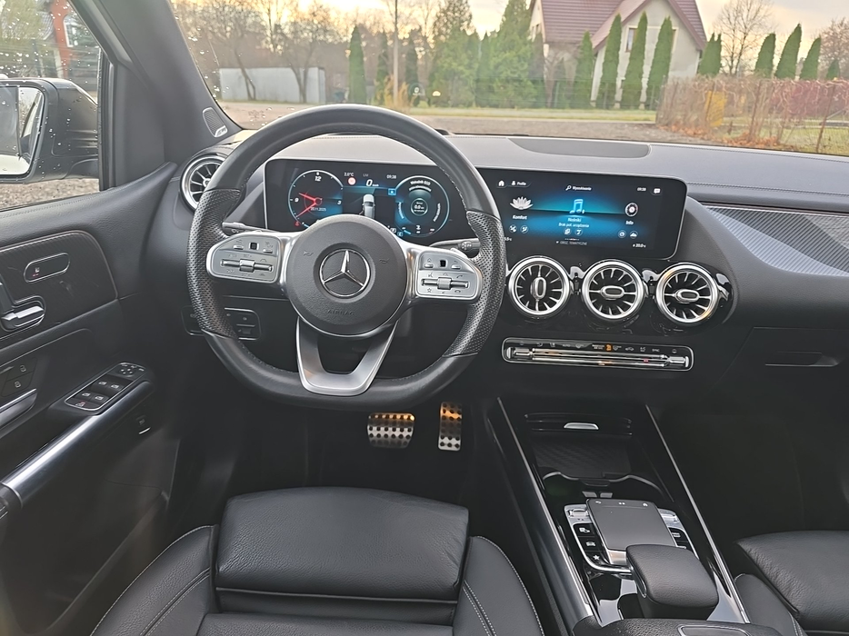 Zdjęcie kokpitu i kierownicy