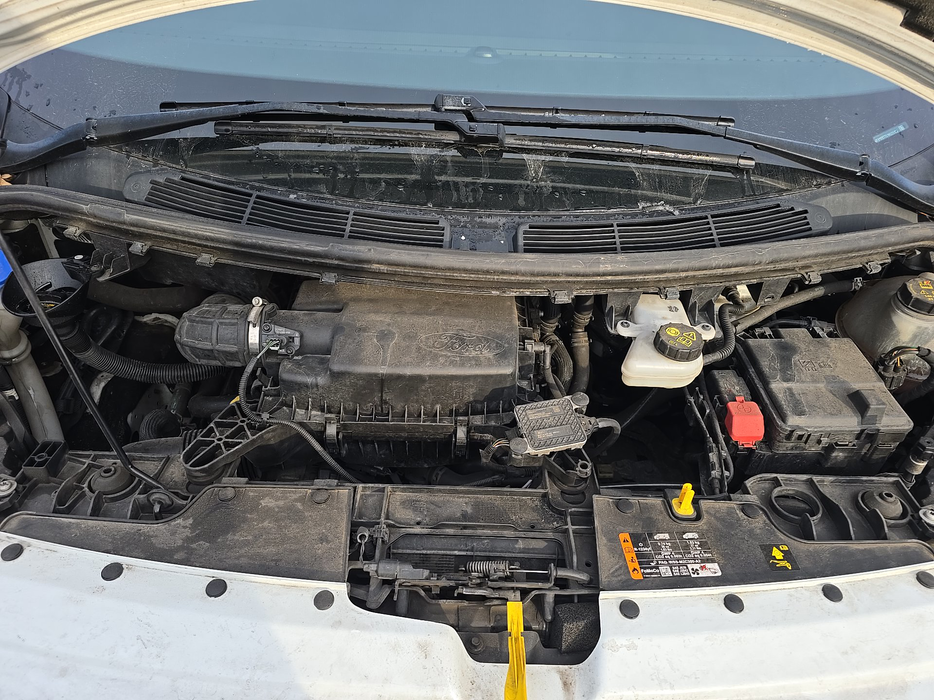 Zdjęcie wnętrza komory silnika