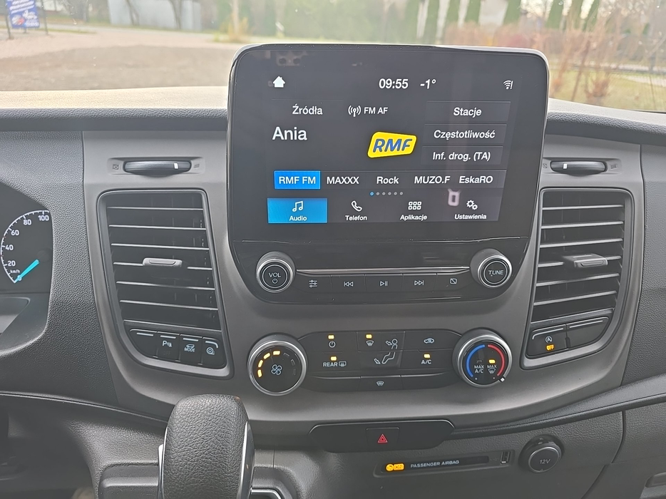 Zdjęcie jednostki multimedialnej