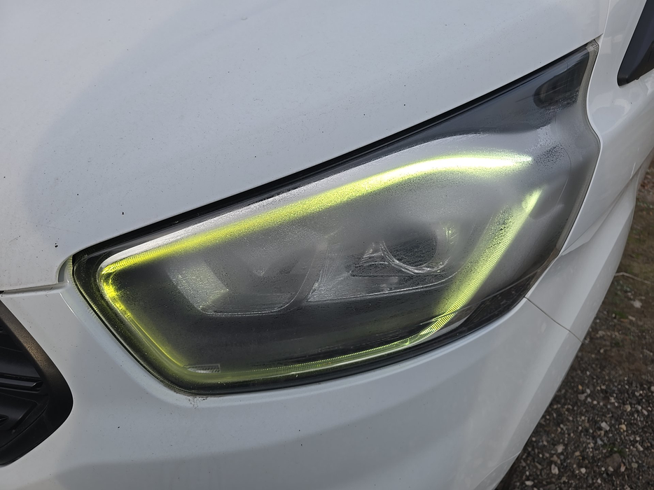 Zdjęcie oświetlenia przedniego górnego i dolnego lewego