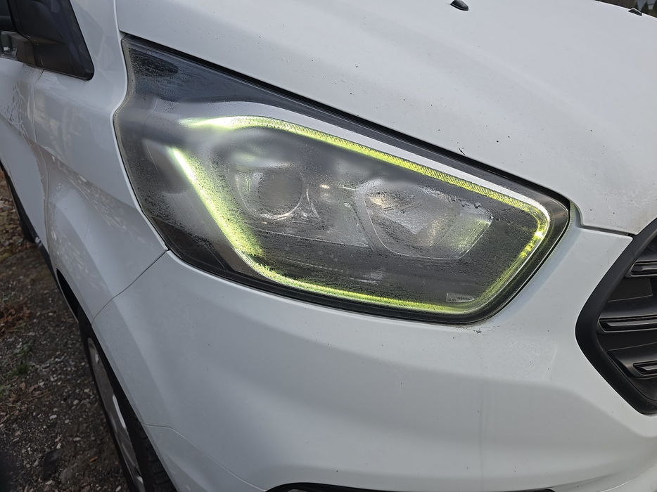 Zdjęcie oświetlenia przedniego górnego i dolnego prawego