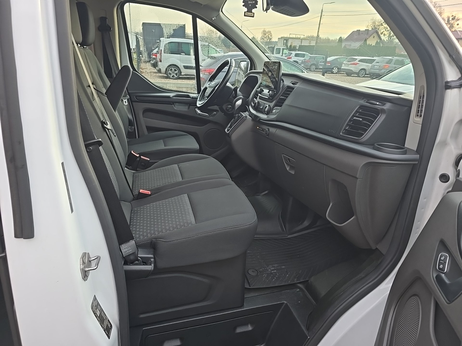 Zdjęcie wnętrza od pasażera, przód