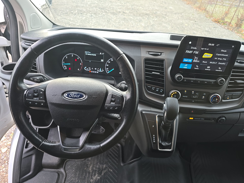 Zdjęcie kokpitu i kierownicy