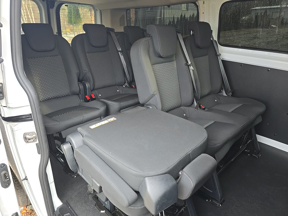 Zdjęcie kanapy tylnej z prawej strony