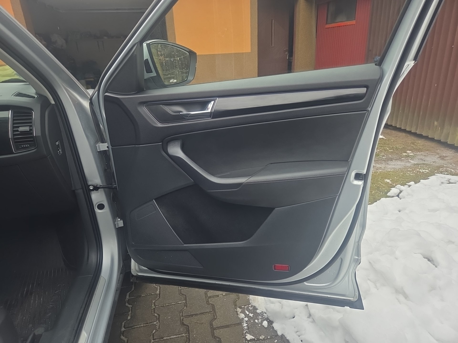 Zdjęcie tapicerki drzwi przednich prawych