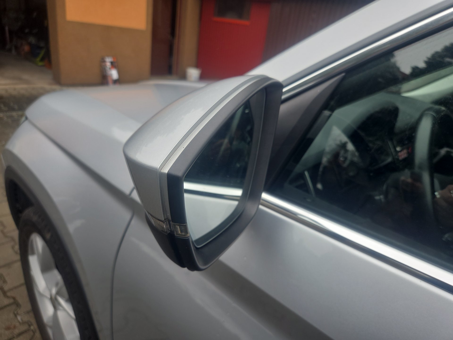 Zdjęcie zwierciadła lusterka lewego