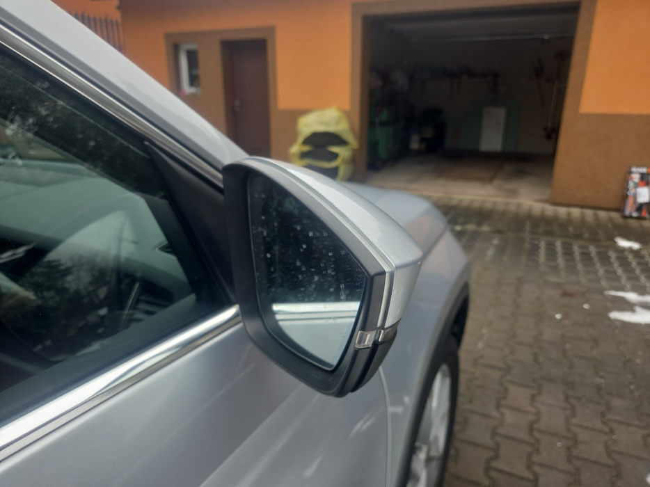 Zdjęcie zwierciadła lusterka prawego