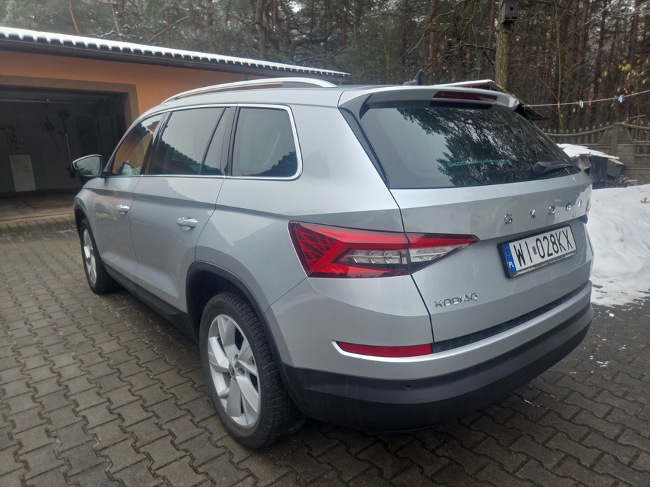 Zdjęcie po ukosie, lewy tył