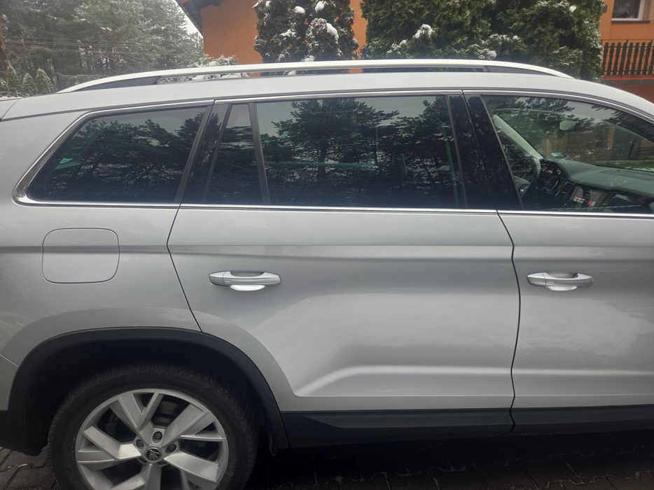 Zdjęcie drzwi tylnych prawych wraz z szybą