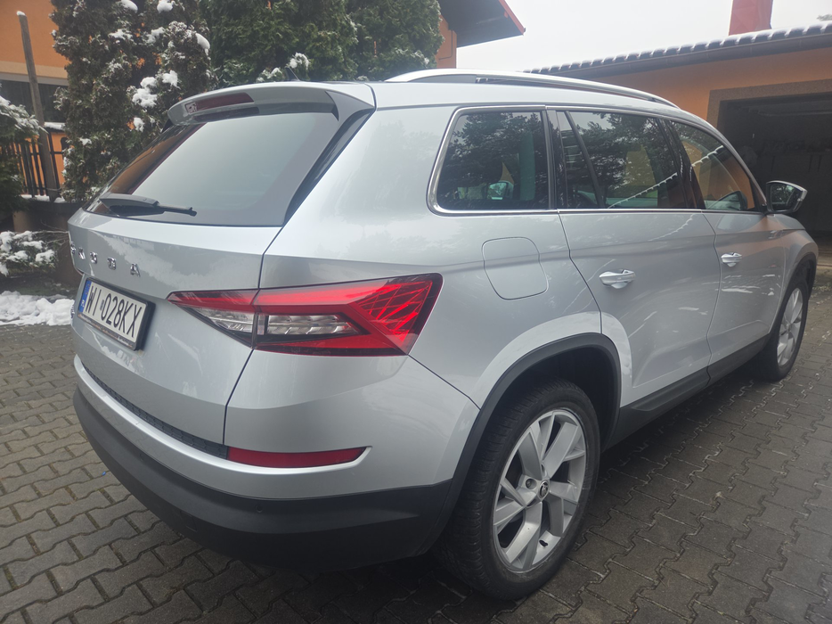 Zdjęcie po ukosie, prawy tył