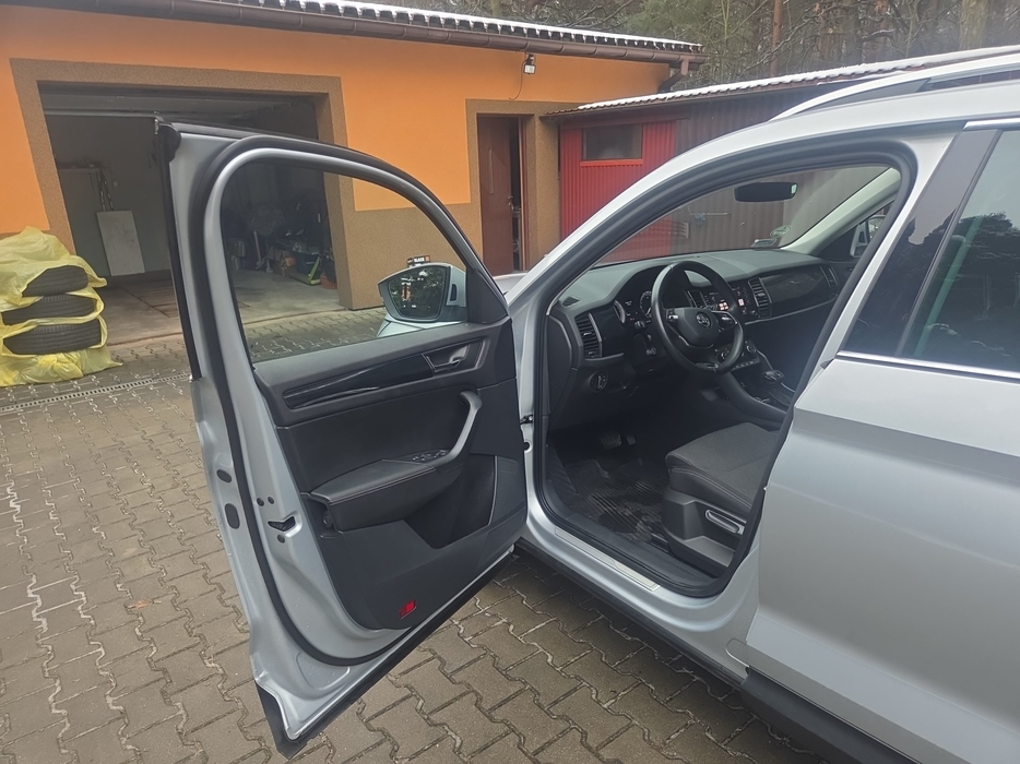 Zdjęcie wnętrza od kierowcy, przód