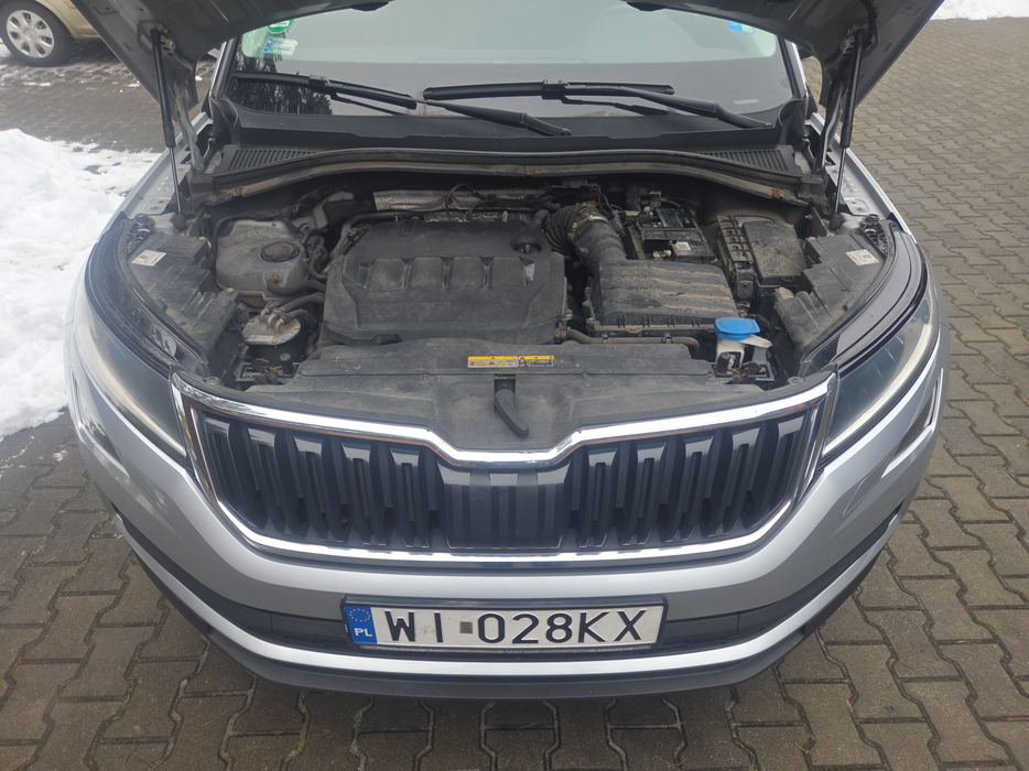 Zdjęcie wnętrza komory silnika