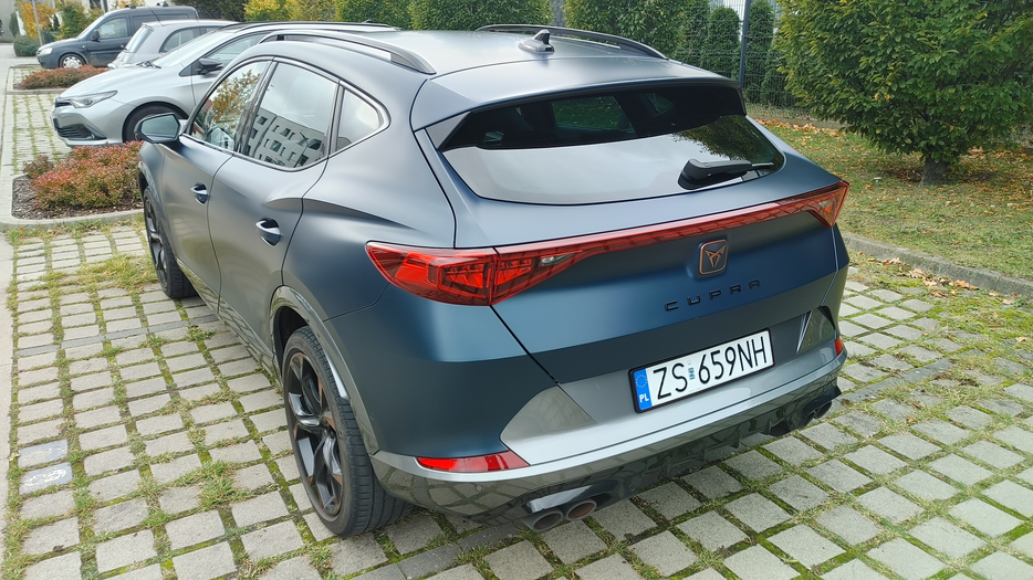 Zdjęcie po ukosie, lewy tył