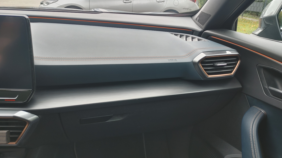 Zdjęcie kokpitu części prawej