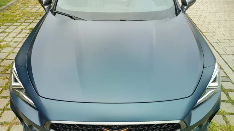 Zdjęcie pokrywy komory silnika