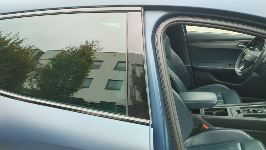 Zdjęcie słupka B prawego