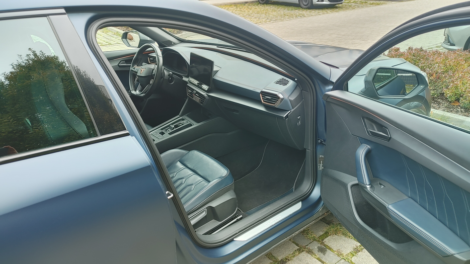 Zdjęcie wnętrza od pasażera, przód