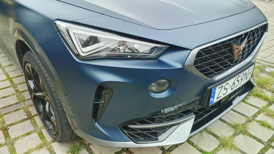 Zdjęcie oświetlenia przedniego i dolnego prawego