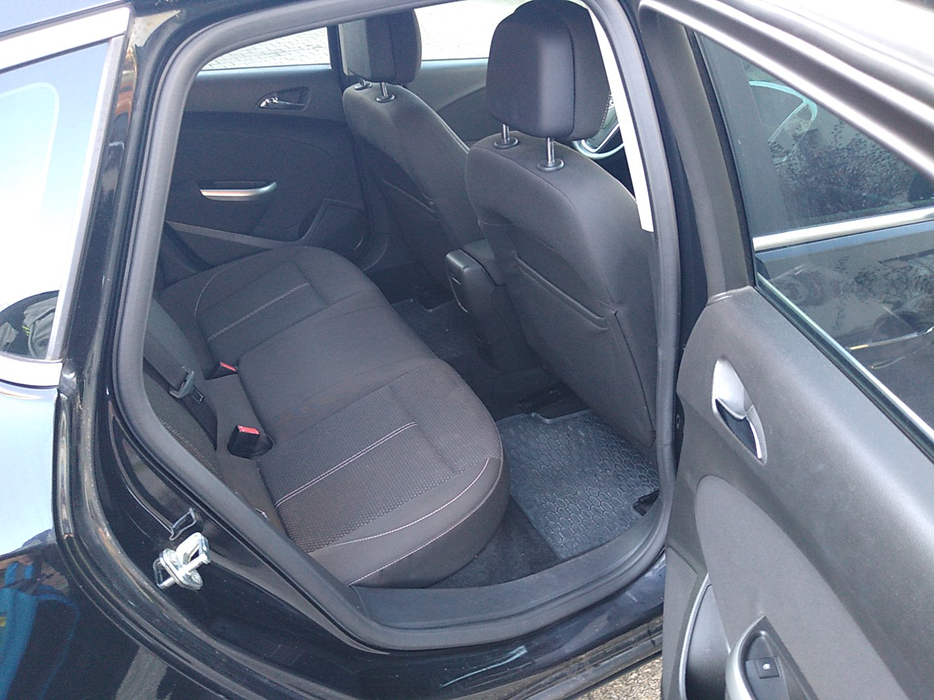 Zdjęcie wnętrza od pasażera, tył