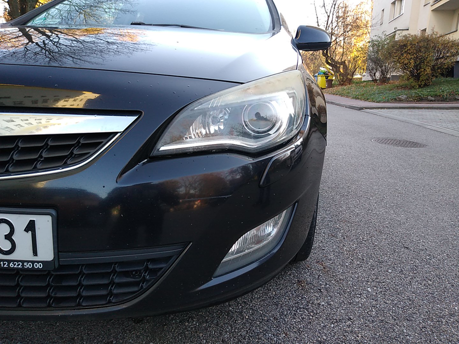 Zdjęcie oświetlenia przedniego i dolnego lewego