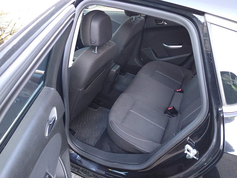 Zdjęcie wnętrza od kierowcy, tył