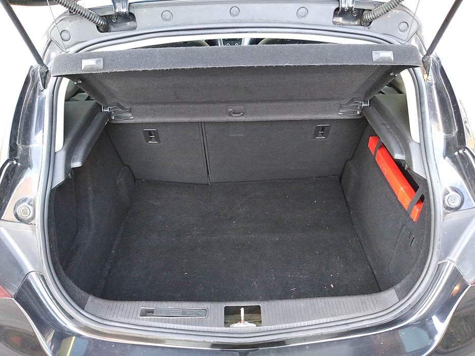 Zdjęcie przestrzeni bagażowej