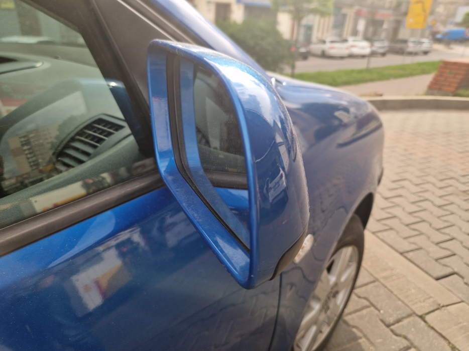 Zdjęcie zwierciadła lusterka prawego