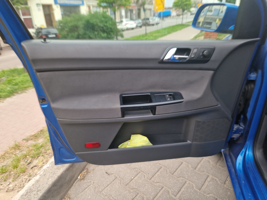 Zdjęcie tapicerki drzwi przednich lewych