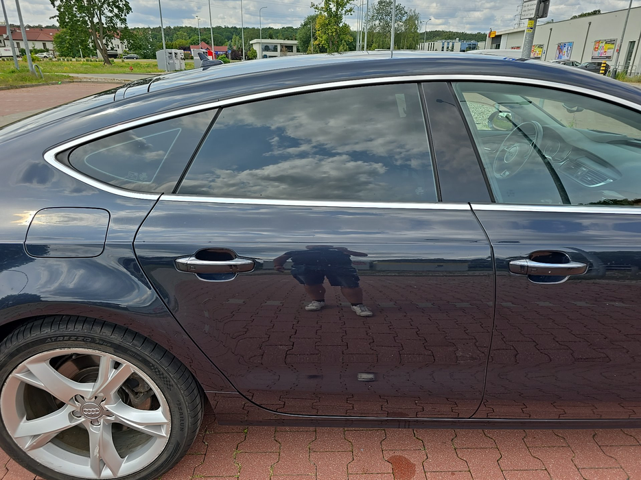 Zdjęcie drzwi tylnych prawych wraz z szybą