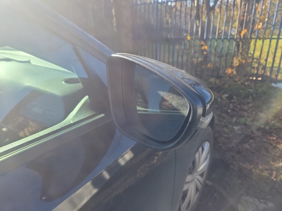 Zdjęcie zwierciadła lusterka prawego