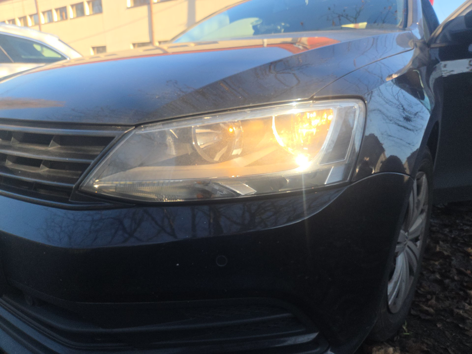 Zdjęcie oświetlenia przedniego i dolnego lewego