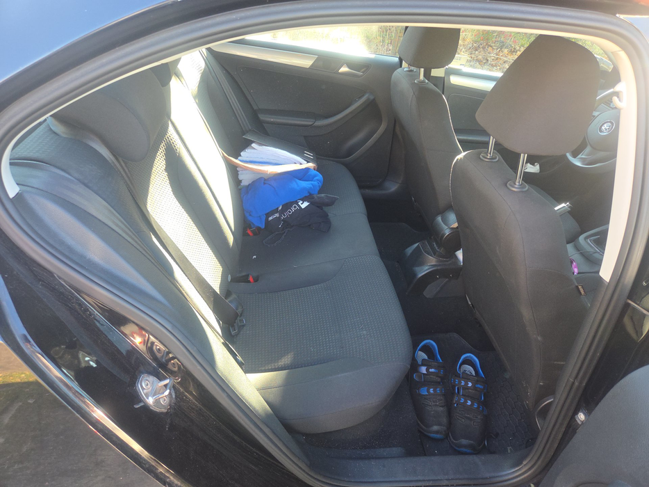 Zdjęcie kanapy tylnej z prawej strony